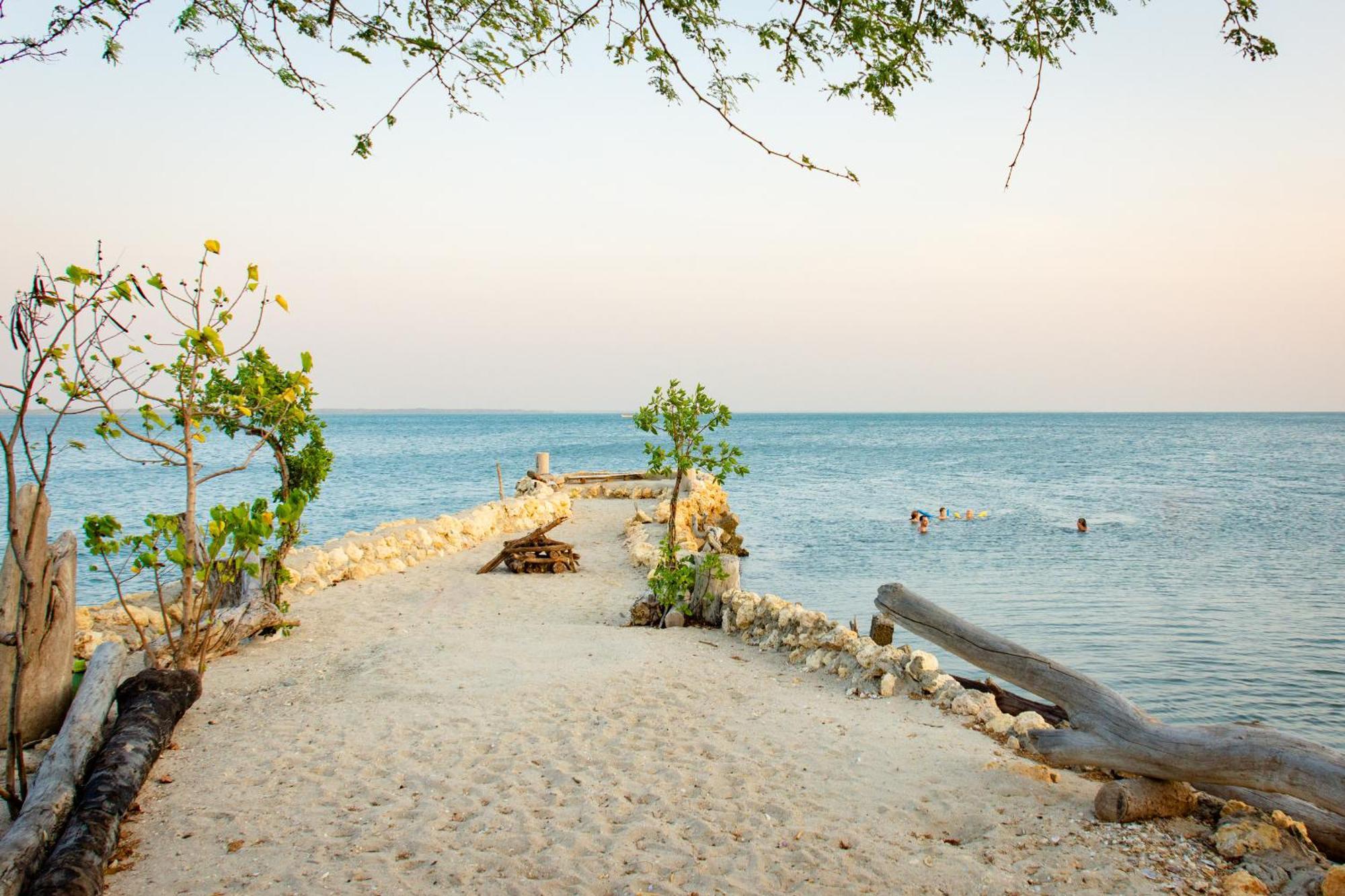 Santa Ana  Hotel Playa Manglares Isla Baru מראה חיצוני תמונה